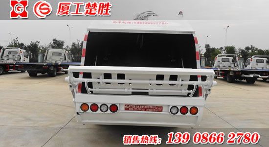 楚勝牌東風(fēng)多利卡容積8立方壓縮式垃圾車(chē)