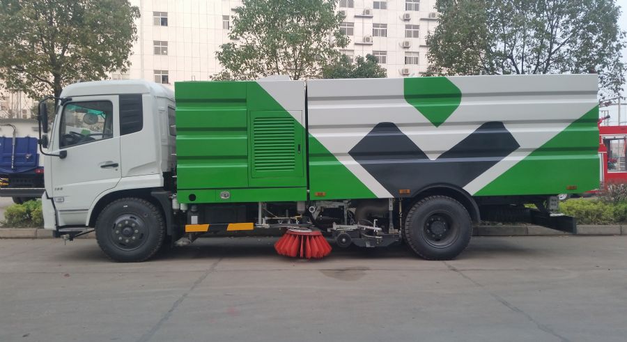 東風(fēng)天錦洗掃車(chē)