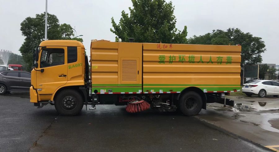 東風(fēng)天錦洗掃車(chē)