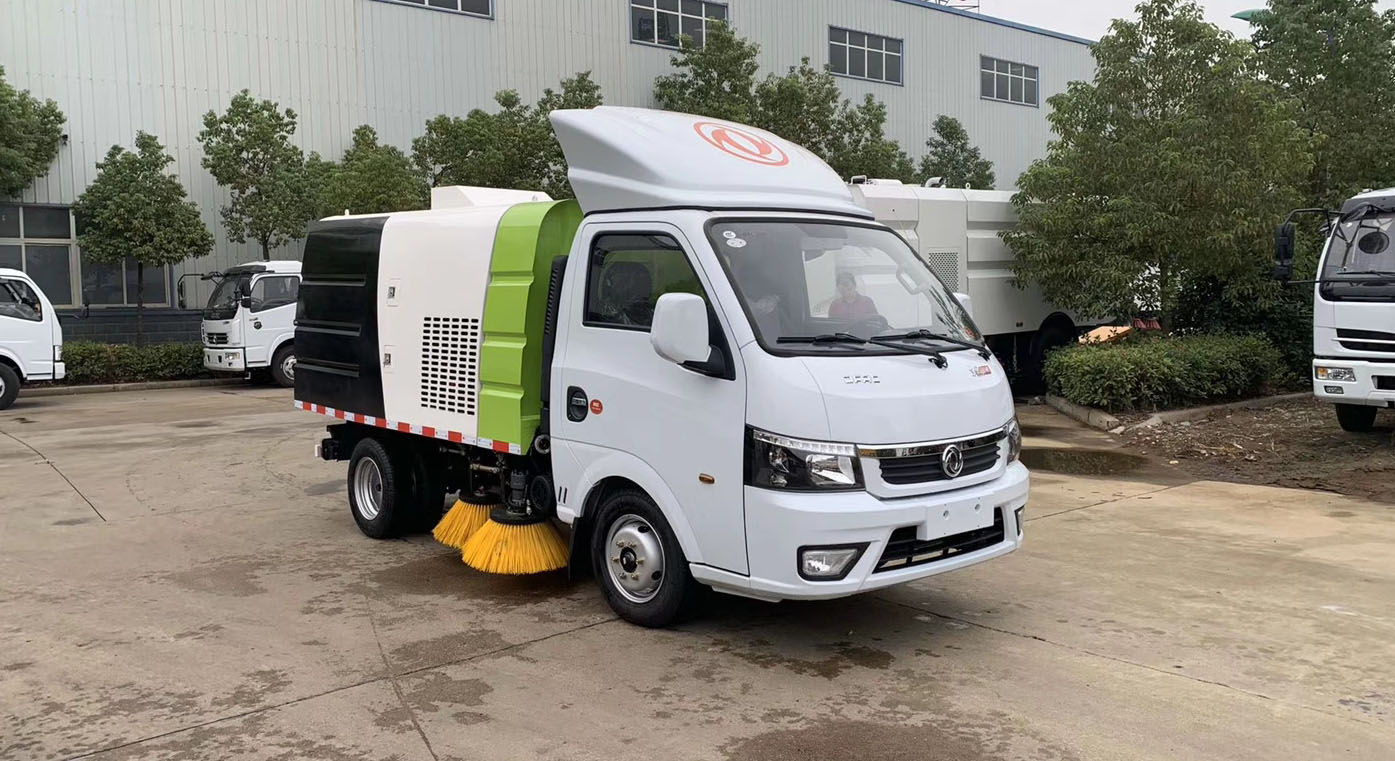 國六東風途逸汽油發(fā)動機掃路車