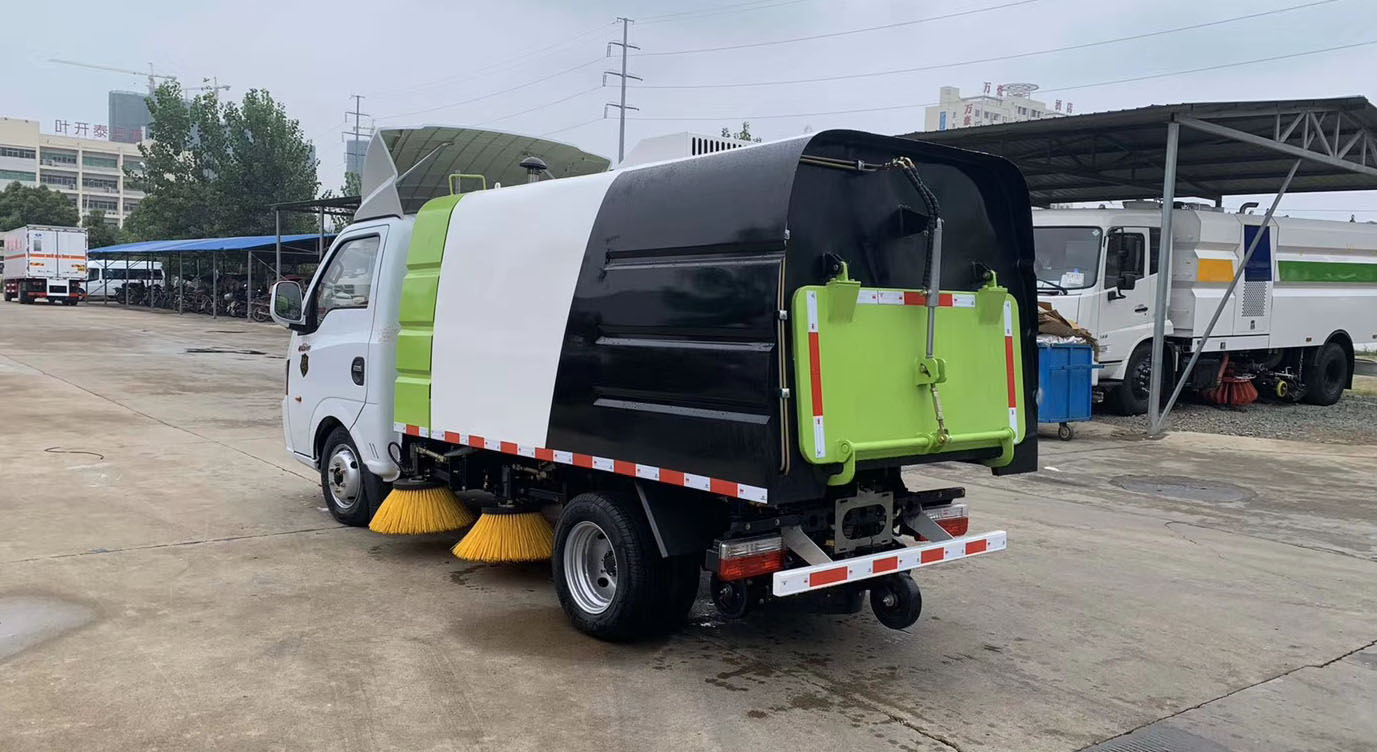 國六東風途逸汽油發(fā)動機掃路車