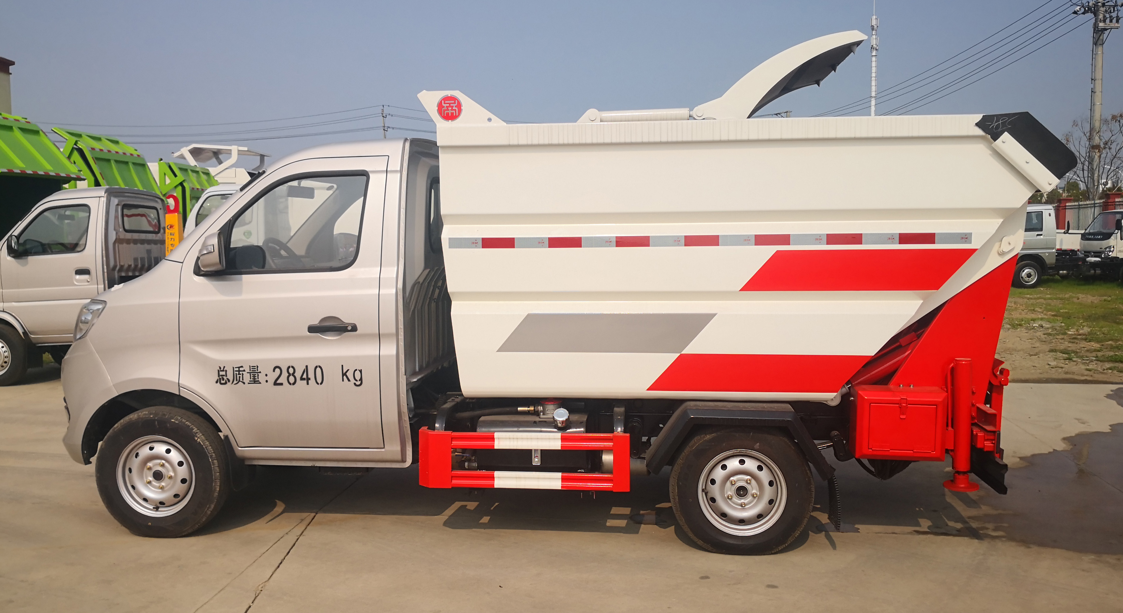 長(zhǎng)安無(wú)泄漏自裝卸式垃圾車