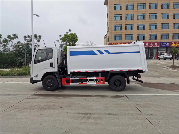 江鈴凱運(yùn)5方自裝卸式垃圾車