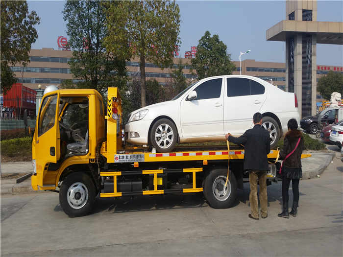 多利卡藍(lán)牌一拖二清障車(chē)