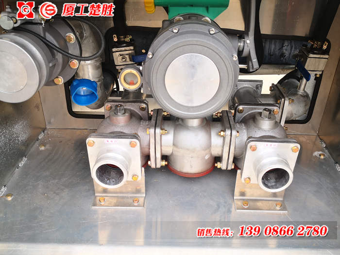 多利卡D9汽油14.3方，柴油16.2方鋁合金運(yùn)油車