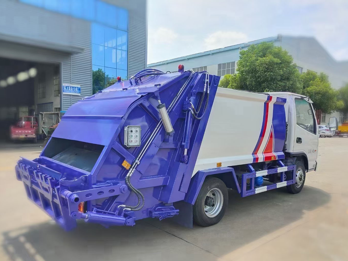 凱馬4方藍(lán)牌壓縮式垃圾車(chē)