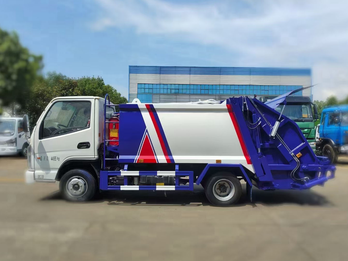 凱馬4方藍(lán)牌壓縮式垃圾車(chē)