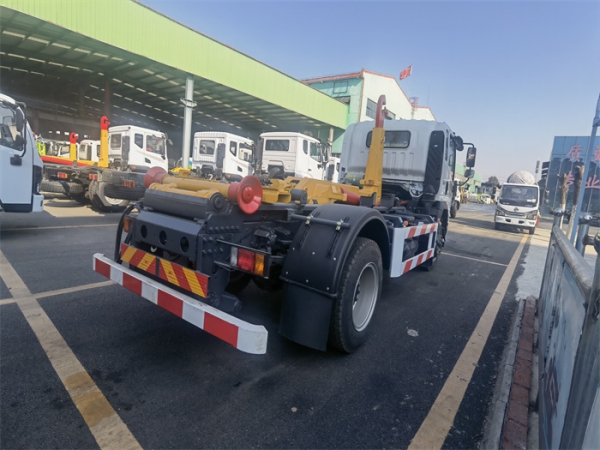 重汽豪曼建筑垃圾專(zhuān)用勾臂垃圾車(chē)