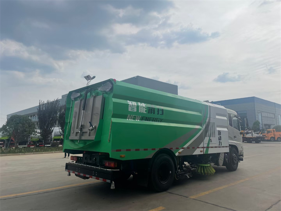 東風(fēng)天錦無副發(fā)動(dòng)機(jī)洗掃車