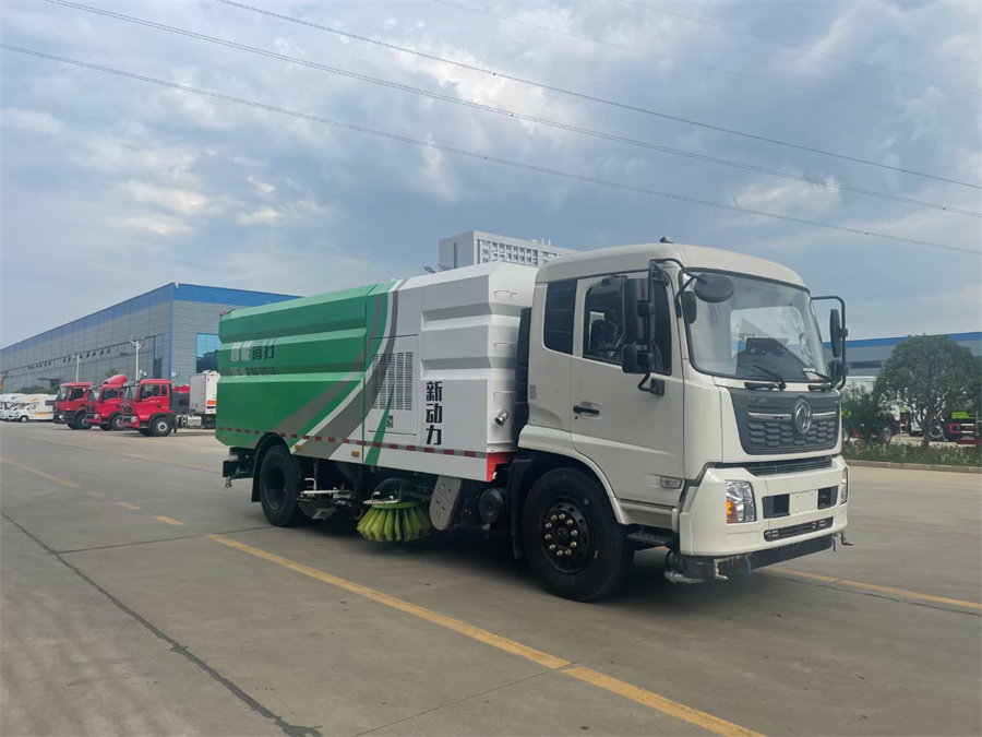 東風(fēng)天錦無副發(fā)動(dòng)機(jī)洗掃車